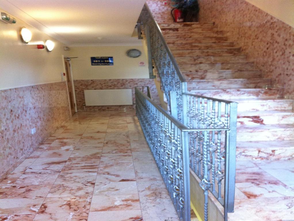 לונדון City Inn Express Hotel מראה חיצוני תמונה
